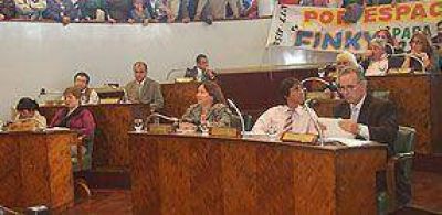 LOMAS | CONCEJO DELIBERANTE Con ayuda del duhaldismo y parte de la UCR, el oficialismo aprob� las Cuentas