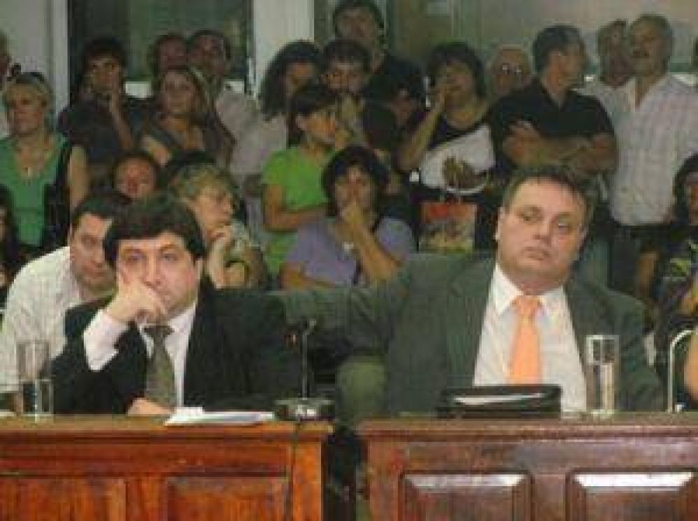 Elmer y su grupo le pidi� la renuncia a Mazzarella como concejal