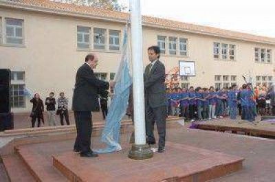 Acto por el centenario de la Escuela de Educaci�n T�cnica