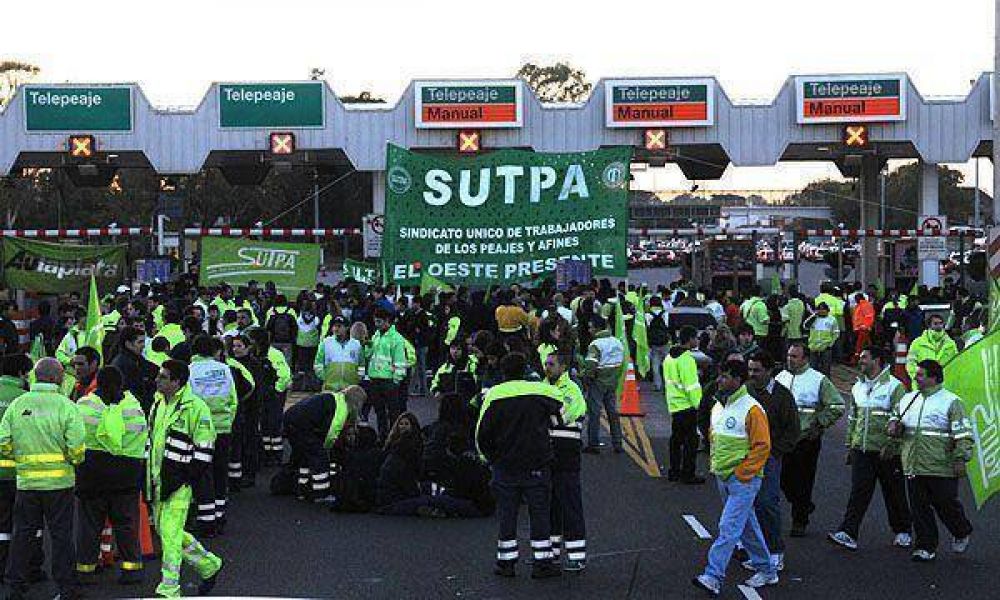  Pese a las amenazas de Moyano, los trabajadores de peajes reanudar�n la actividad  