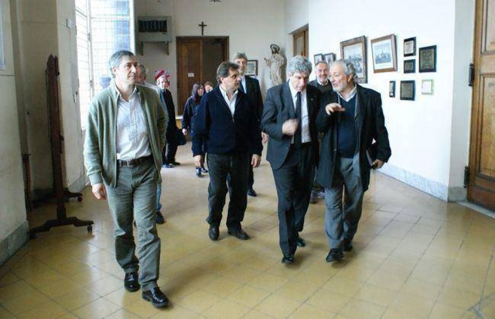 Sigue la puesta en valor del Instituto Unzu�