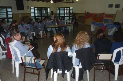 Docentes y directivos del nivel inicial trabajan sobre l�neas de acci�n para el Bicentenario