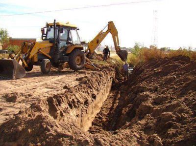 Realizan obras para mejorar los desag�es pluviales en 25 de Mayo