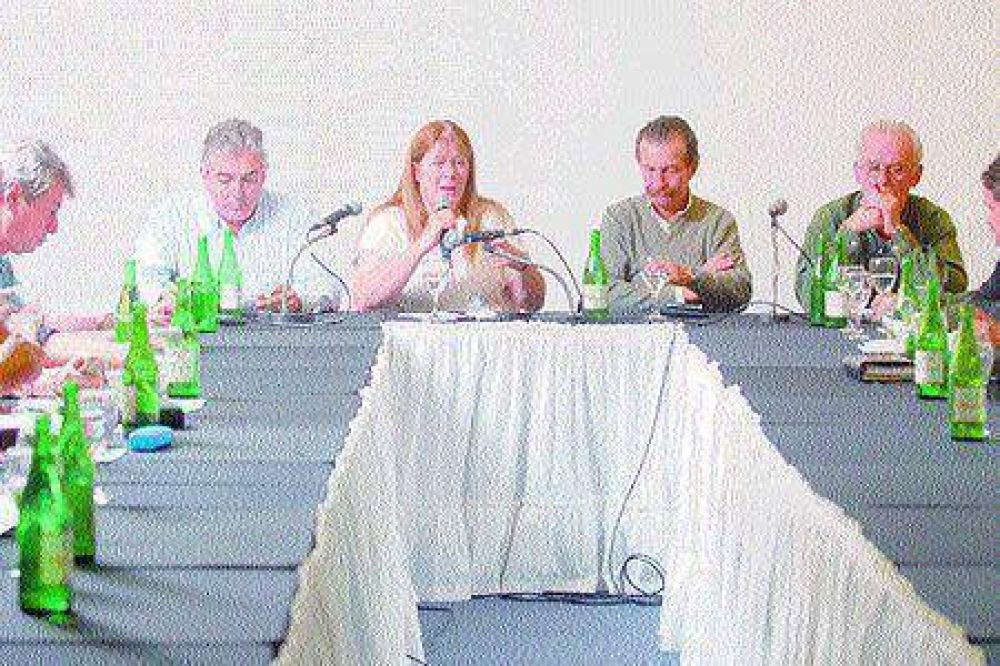 Stolbizer re�ne a distintos sectores opositores en busca de la unidad