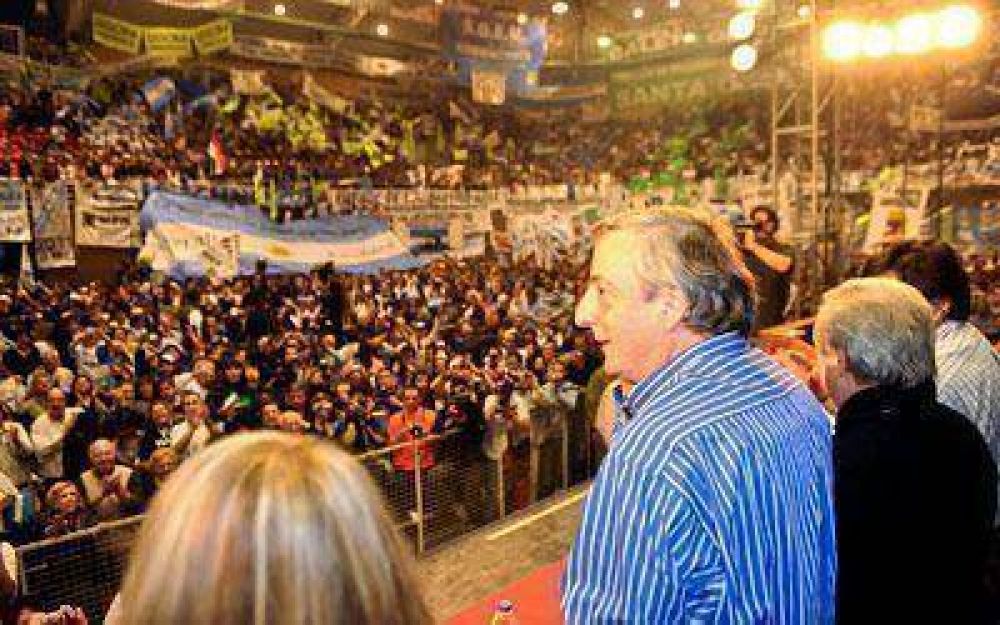 Kirchner areng� a la militancia a preparar el triunfo electoral de 2011