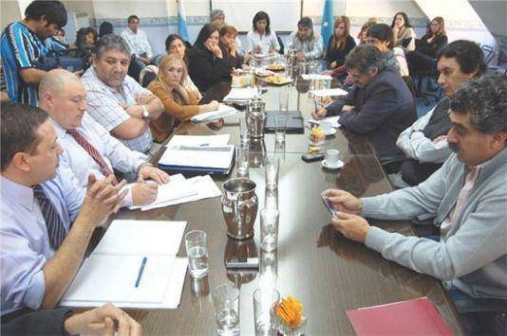 �lvarez detall� la situaci�n de Desarrollo Social ante la Legislatura