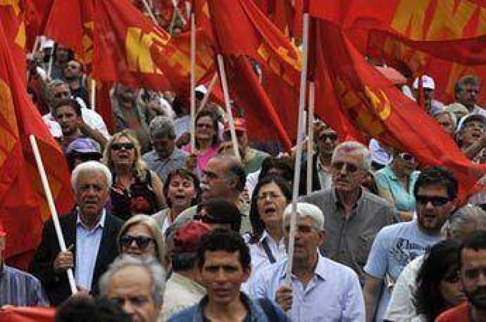 Miles de manifestantes volvieron a protestar en Grecia contra el ajuste