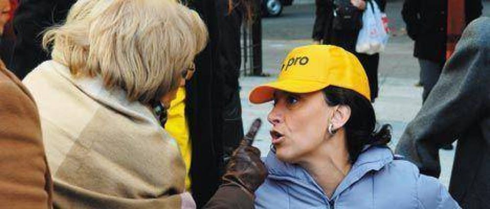 En Twitter, Michetti hace terapia, pero un alter ego la persigue por la red