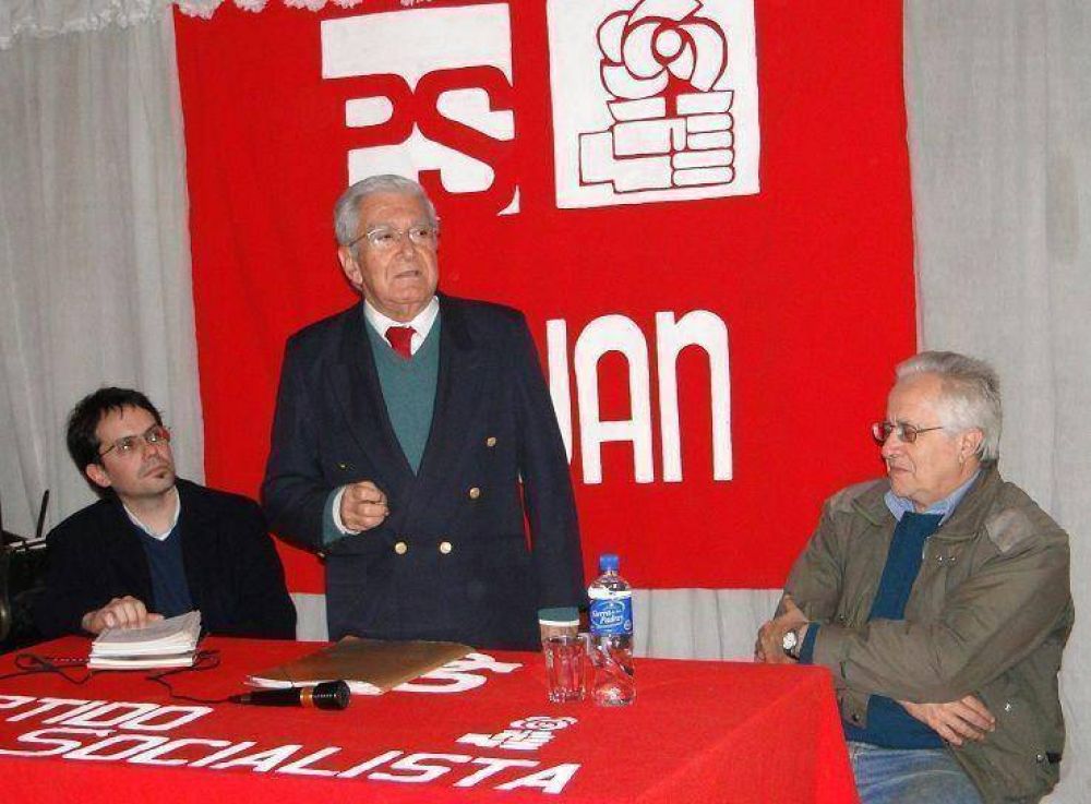 Polino inst� a usuarios y consumidores a defenderse de los abusos