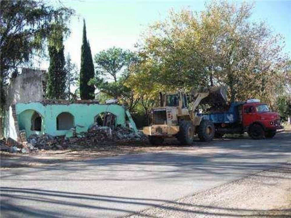 Se demoli� el ex parador Arena