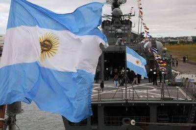 Gran despliegue por la celebraci�n del d�a de la Armada en la Base
