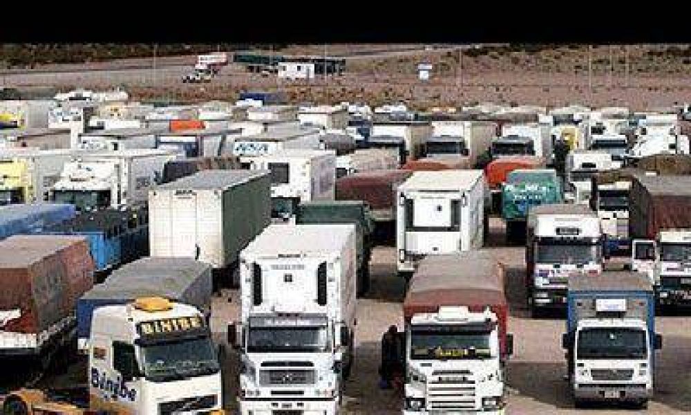 Unos 200 camiones esperan en Uspallata la apertura del t�nel