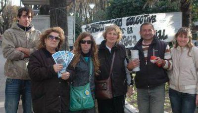 Kirchneristas salieron a la calle y explicaron sobre las obras realizadas por Cristina en Mar del Plata