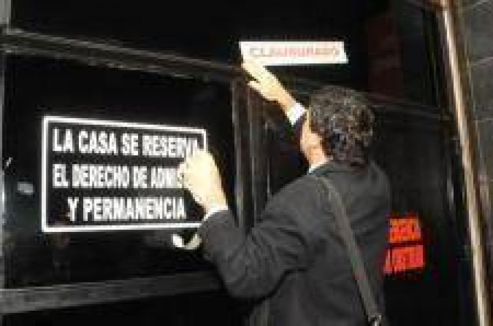 Clausuran bar donde hab�a m�s de 600 personas