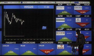 El euro cae al valor m�nimo en cuatro a�os por las crisis en Espa�a y Grecia  
