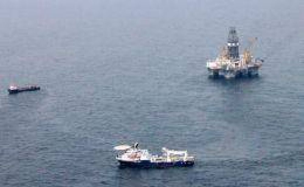 Logran avances en busca de detener el derrame de petr�leo en el Golfo de M�xico