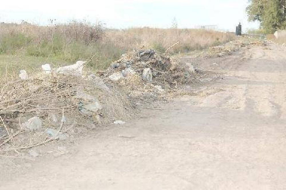 SARGENTO CABRAL ENTRE ZAPIOLA Y COLECTORA DE GAONA La quema de basura, motivo de quejas entre los vecinos
