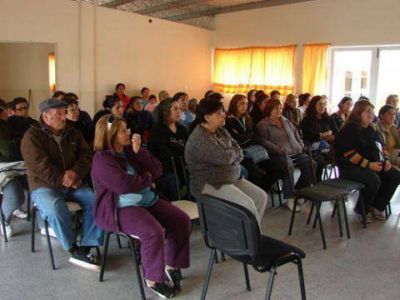 Entre manzaneras y vecinos Charla informativa sobre la Asignaci�n Universal por Hijo.
