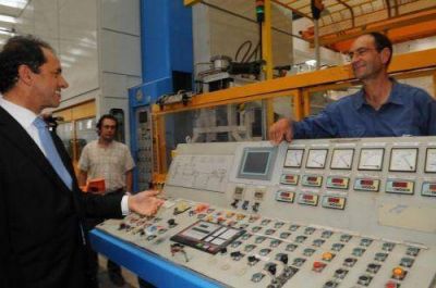 Scioli e Insaurralde recorrieron la planta de Firestone en Llavallol