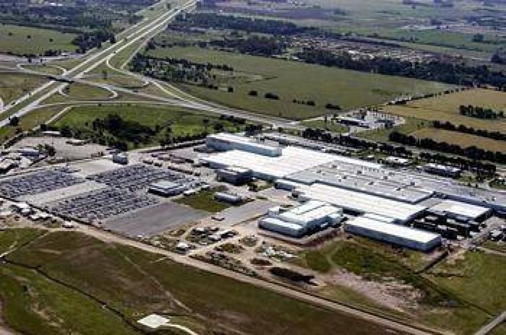 Industria local Toyota Hilux lidera el mercado nacional de camionetas