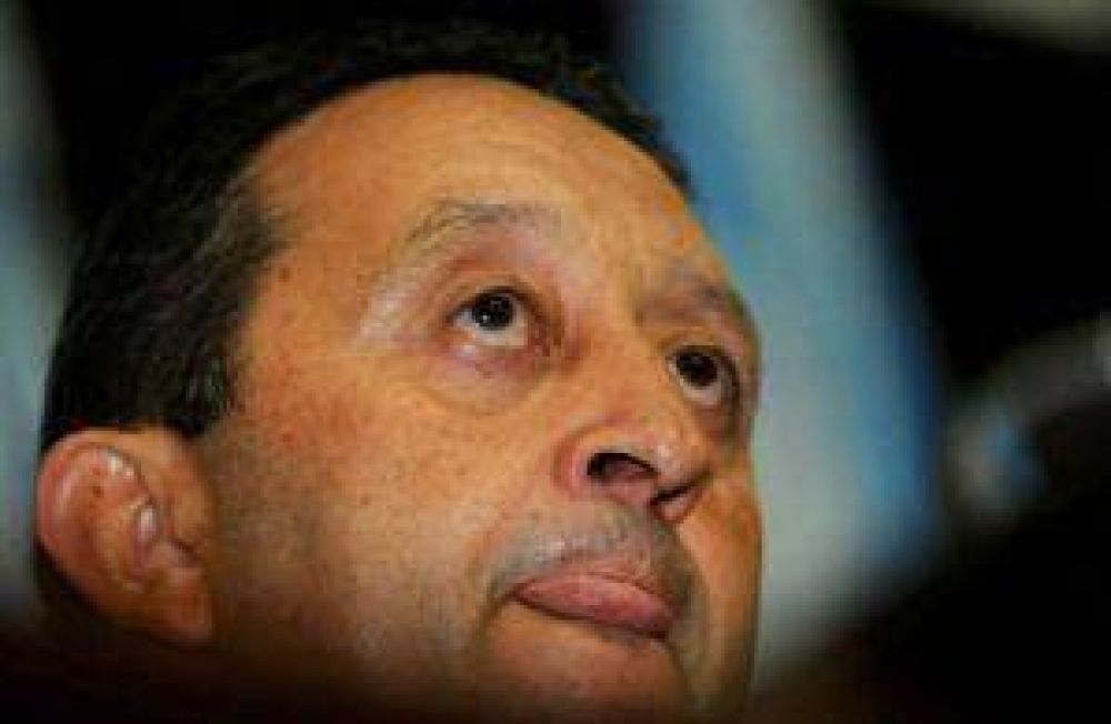 Bater�a de anuncios tras c�nclave oficial