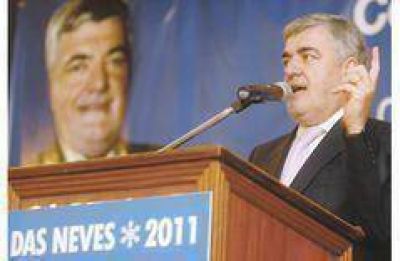 Das Neves arranc� en punta y adelant� las elecciones en Chubut para marzo