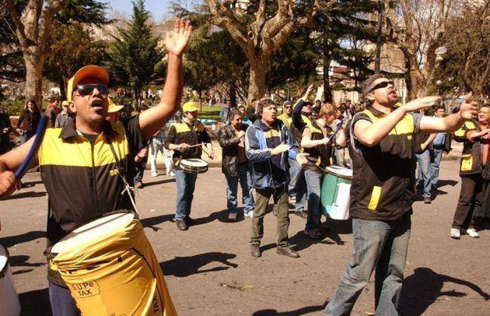 Taxistas se movilizan hasta el Municipio contra el trabajo en negro