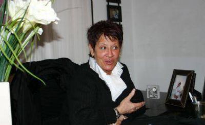 Julia Garc�a reclam� suspendan remate de viviendas de la Cooperativa �El Monolito� que dejar�a a 96 familias en la calle