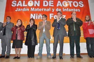 Se inaugur� el Centro Cultural Infantil: Eseverri le record� a Mario Oporto las escuelas sin terminar