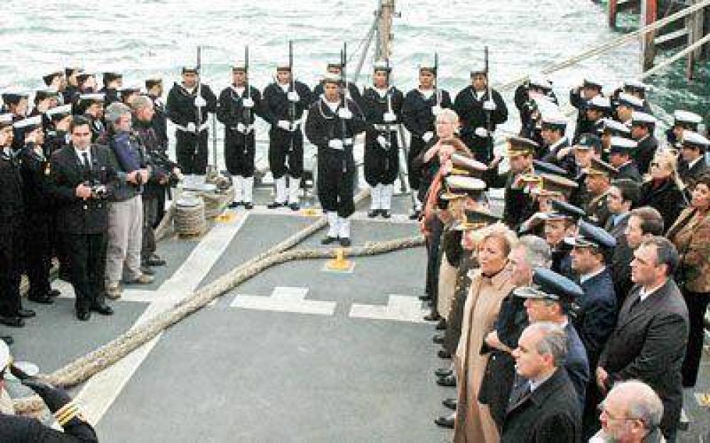 La Armada celebr� a bordo de la corbeta Drummond