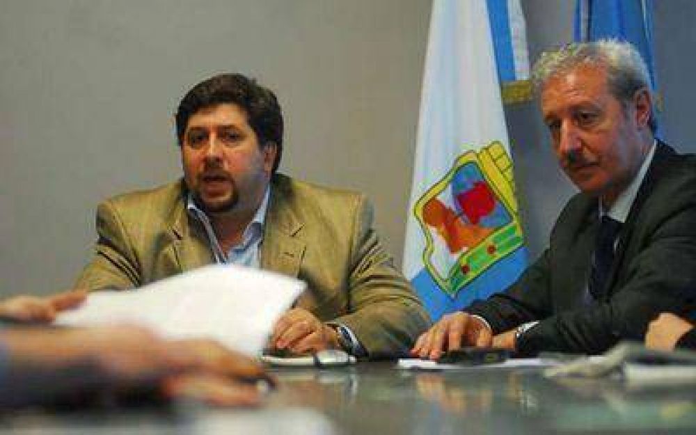 El titular del PJ porte�o duro con Sanz