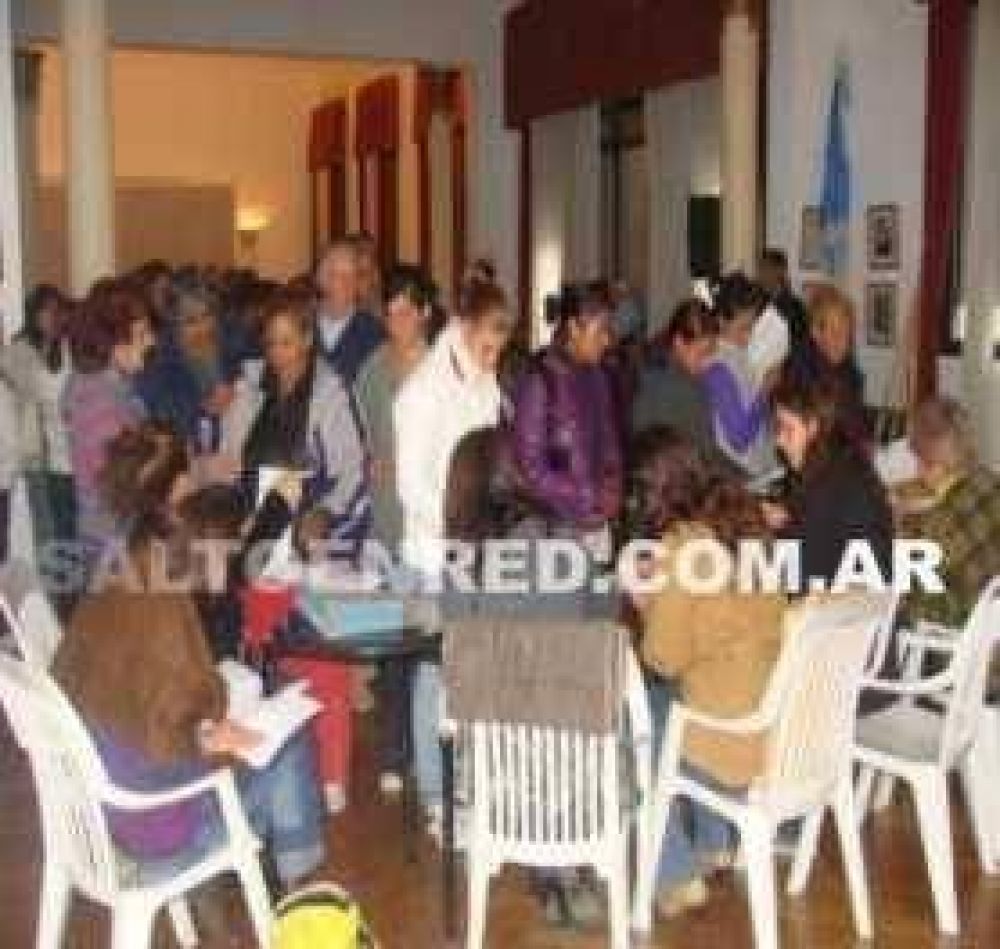 Entrega de importante cantidad de Tarjetas Sociales