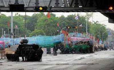 Recrudece la ola de violencia en Tailandia contra los "camisas rojas"