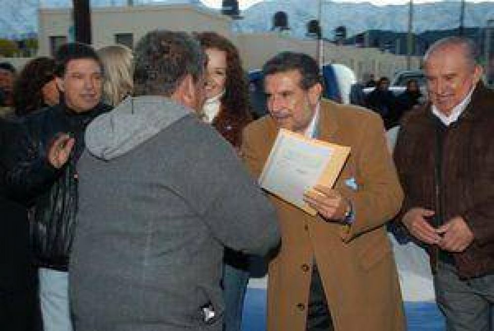 El Gobernador entrego viviendas en Chilecito