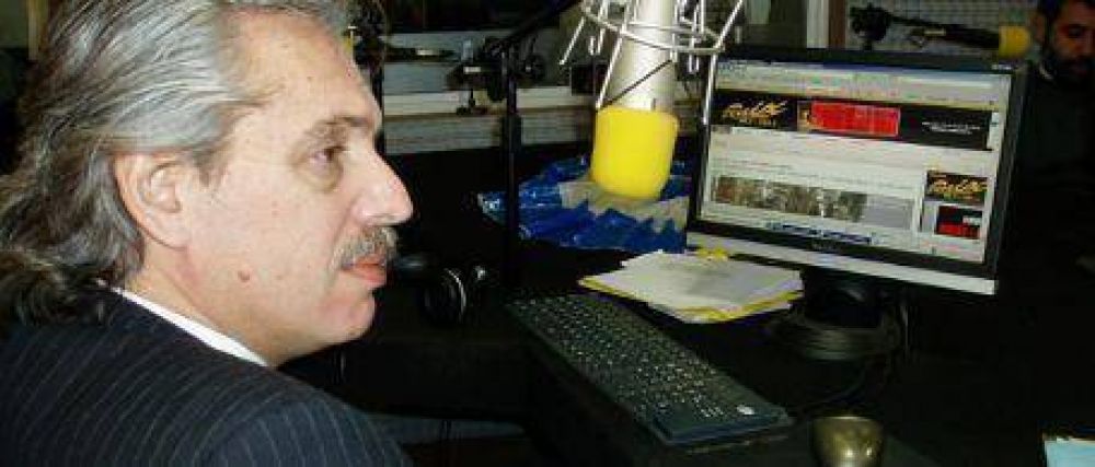 Alberto Fern�ndez visit� los estudios de Radio F�nix `Es dif�cil gobernar una provincia como La Rioja�