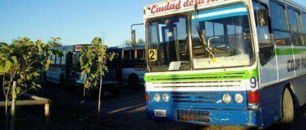 La empresa Riojanos mantiene paralizado el servicio Desde marzo, la empresa de colectivo Urbanos recibi� 1 mill�n 8 mil pesos