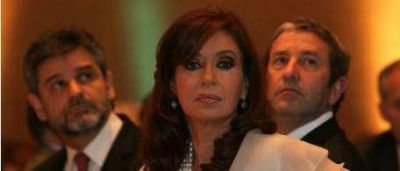 Cobos a�n no fue invitado a la cena del 25 con Cristina