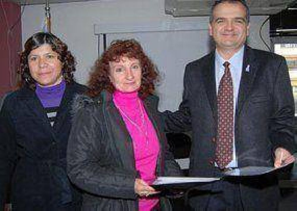Entregaron fondos a escuelas t�cnicas de San Luis  	