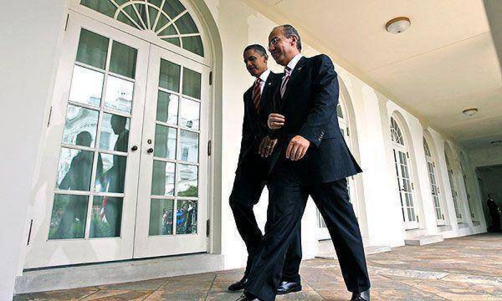  Obama y Calder�n cuestionaron la ley de inmigraci�n en Arizona  
