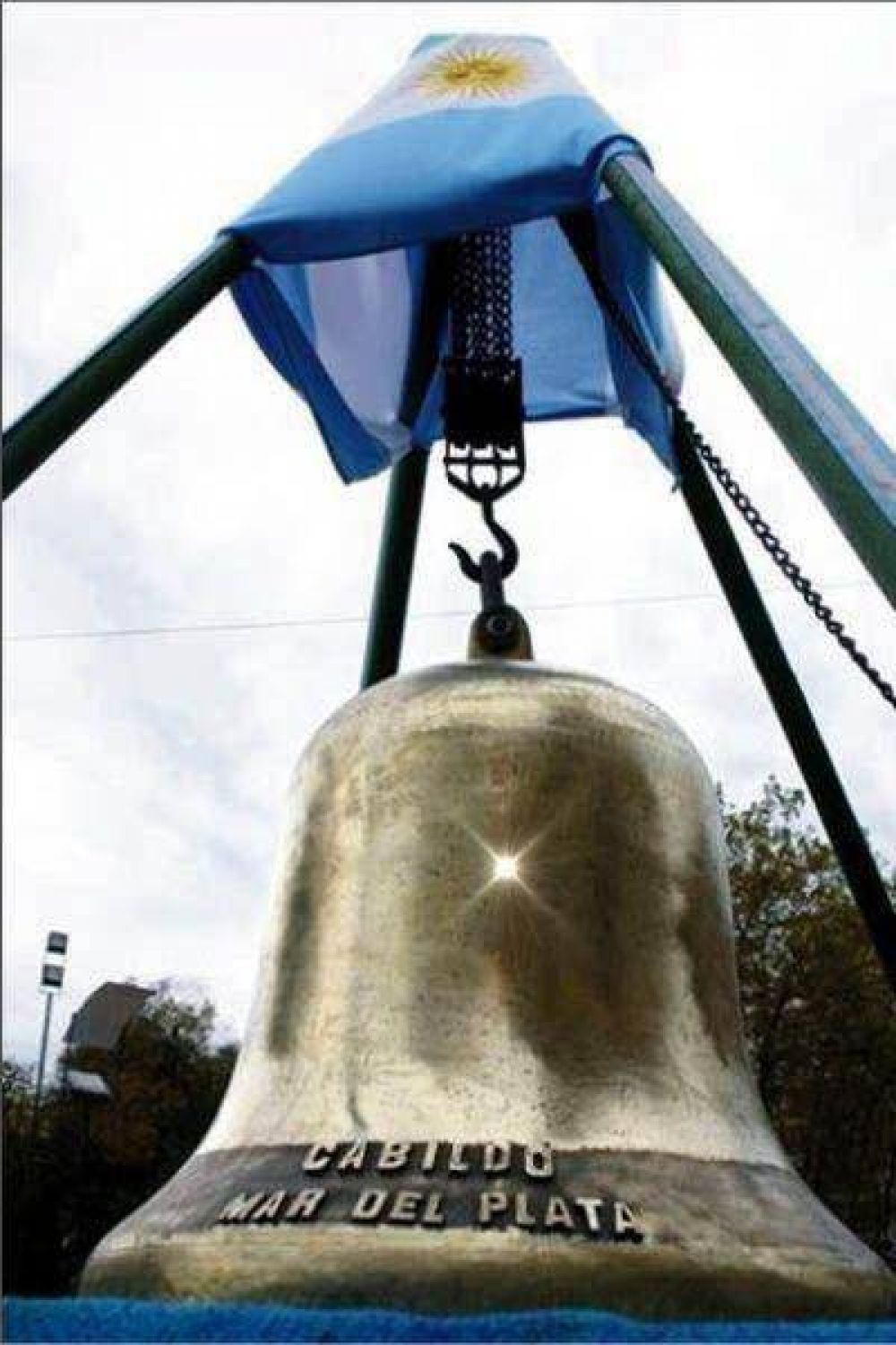 Colocar�n la campana en el Cabildo de Mar del Plata