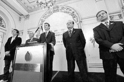 Gobierno niega el cierre de las importaciones