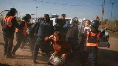 Im�genes de la represi�n en Vicente L�pez por el conflicto del Vial Costero