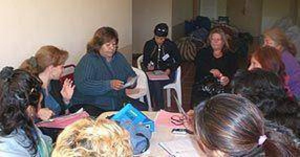 LOMAS | SE REUNIERON EN CHAPADMALAL Se llev� a cabo el primer encuentro anual de mujeres kirchneristas