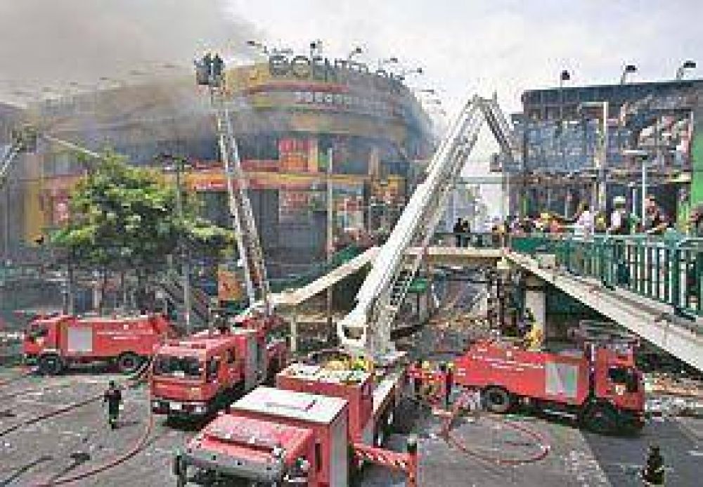 Devastaci�n, angustia y muerte tras la rebeli�n de los "rojos" en Tailandia