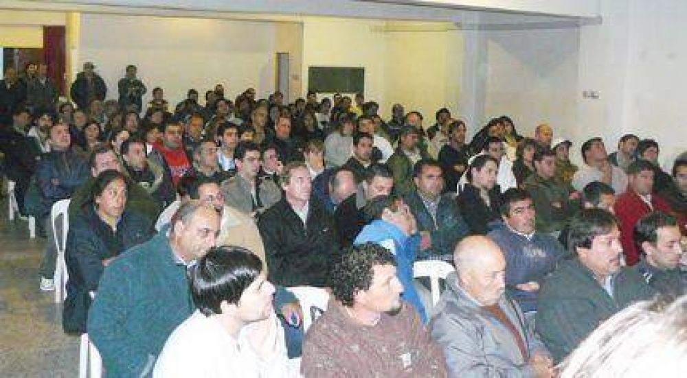 Mercantiles contin�an reclamando aumento salarial