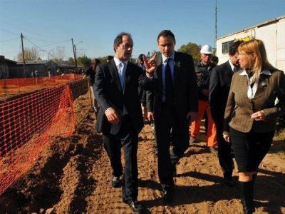 Scioli supervis� obras de desag�es en City Bell