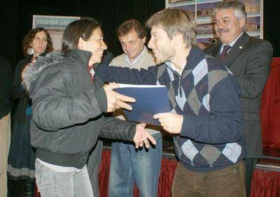 Entregaron t�tulos de posesi�n a 34 propietarios de nuevas viviendas