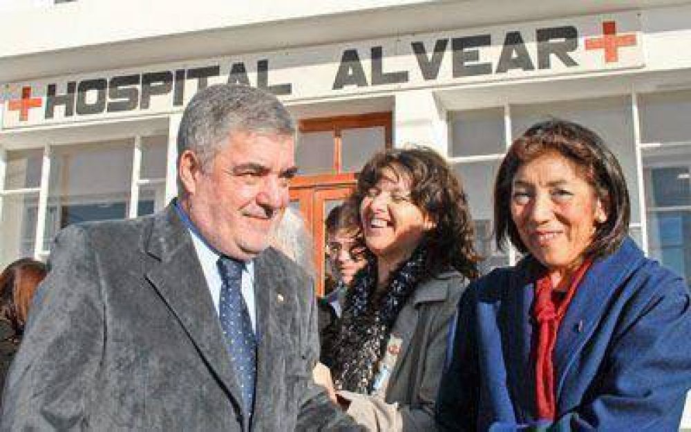 Das Neves firm� el contrato para la ampliaci�n del Hospital Alvear
