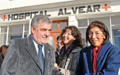 Das Neves firm� el contrato para la ampliaci�n del Hospital Alvear