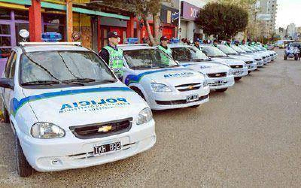 Entregaron 10 patrulleros y 5 cuatriciclos a la Polic�a